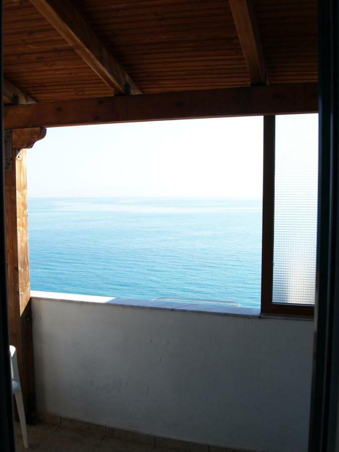 Q Bay Apartments Qeparo Kültér fotó