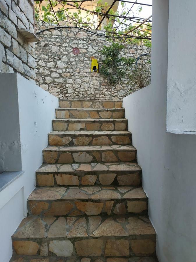 Q Bay Apartments Qeparo Kültér fotó