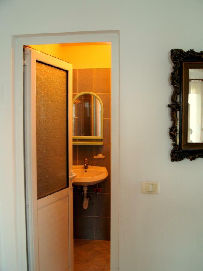Q Bay Apartments Qeparo Szoba fotó