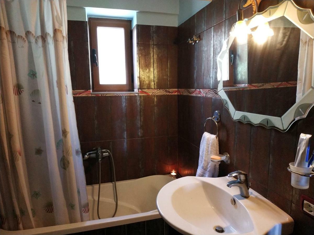 Q Bay Apartments Qeparo Kültér fotó